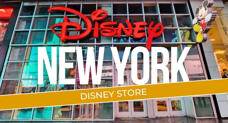 Disney Store New York met het Disney-logo en Mickey Mouse.