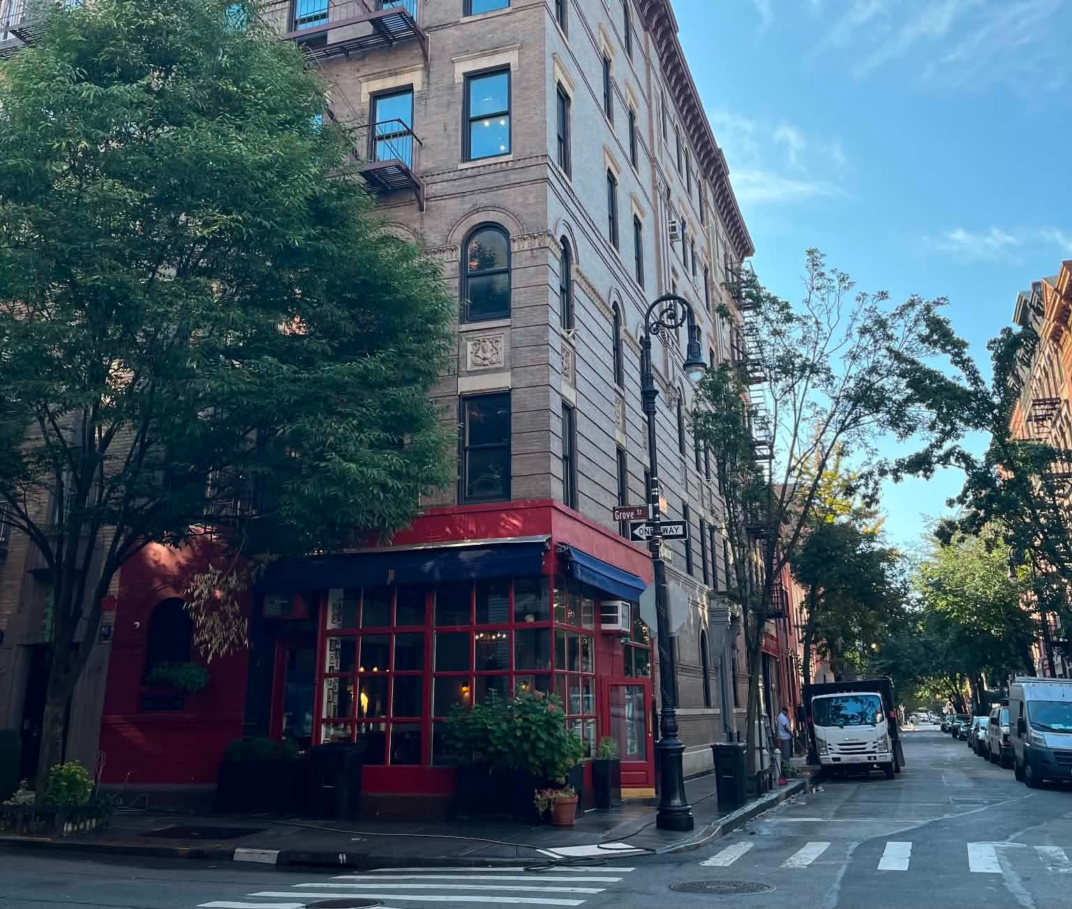 Het Friends-gebouw op de hoek van Bedford Street en Grove Street in Greenwich Village.