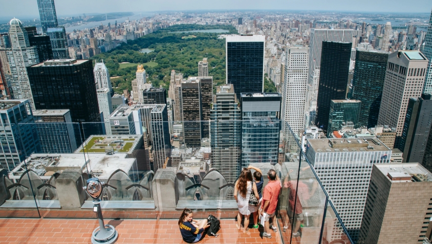 Het uitzicht vanaf het buitenterras van Top of the Rock richting Central Park.