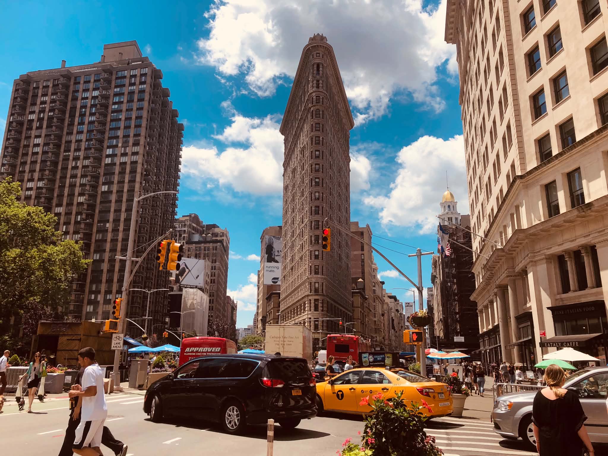 Het Flatiron Building in Manhattan bij daglicht.