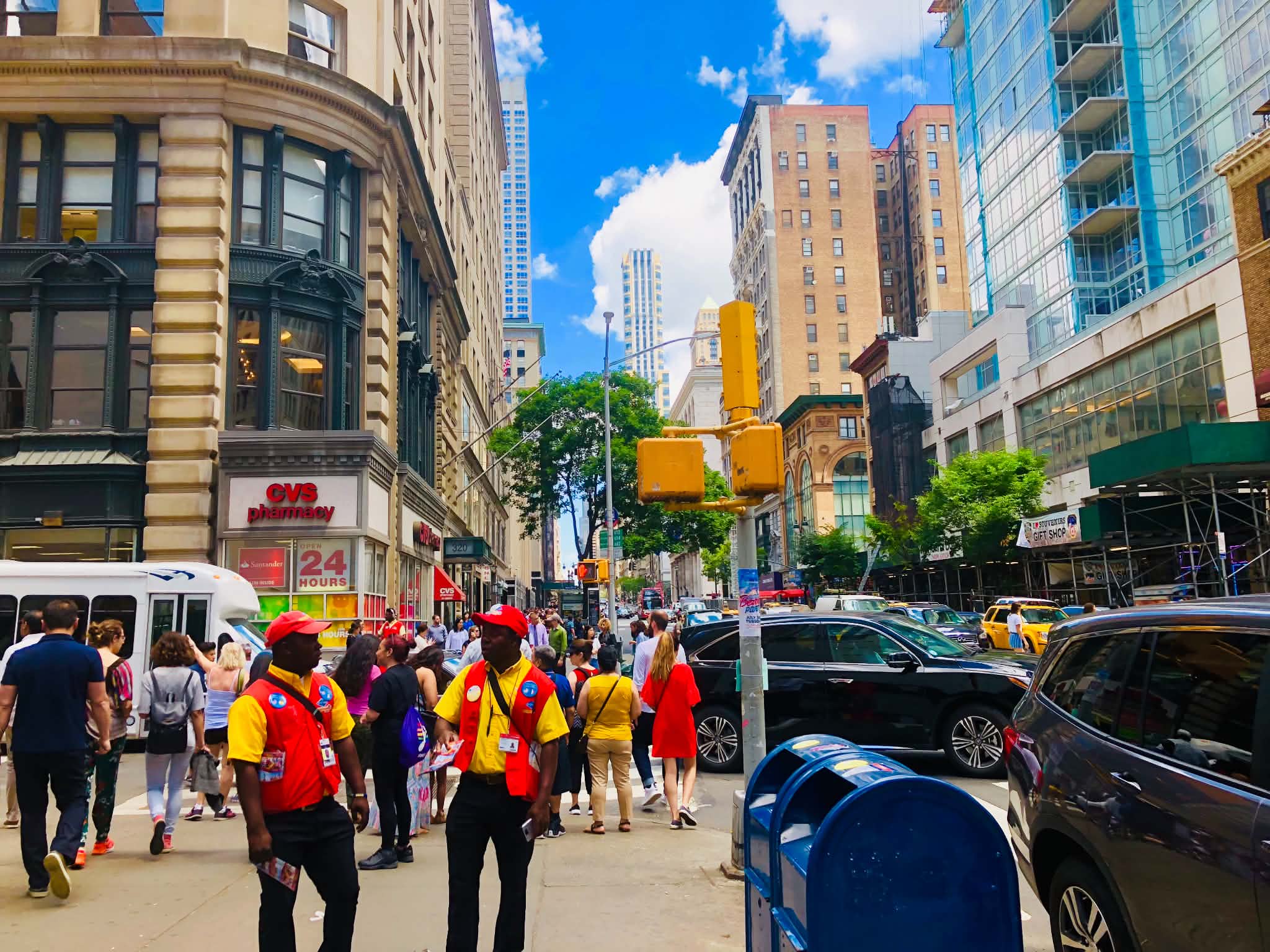 Een levendige straat in Midtown Manhattan